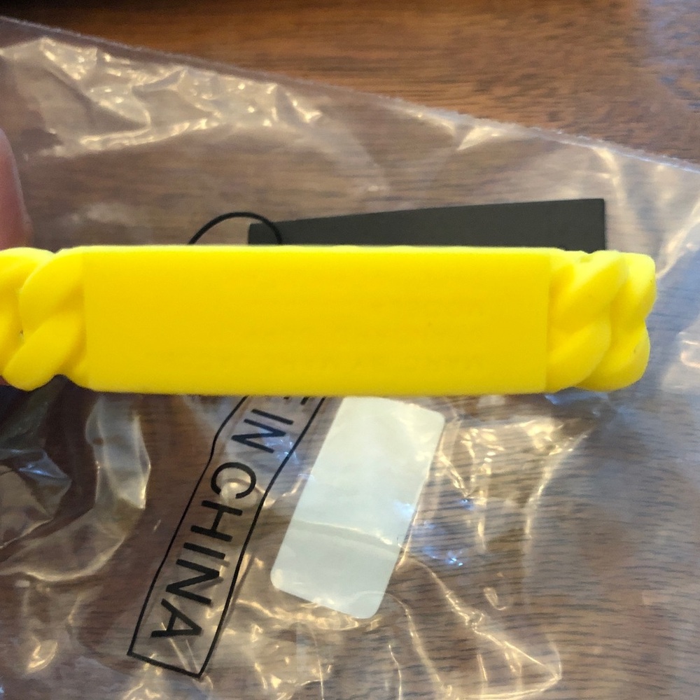 Marc by Marc Jacobs Vibrant Yellow Silicone Bracelet. New with tag. - Picture 4 of 9